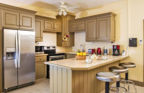 Sunset Crest Apartment | Ground floor apartment located in Hometown, 5 min walk to the Beach