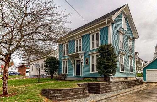 Bucksport House | Ground-floor duplex with WiFi & W/D - walk to river and downtown