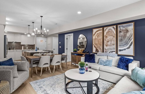Dead Man's Flats Apartment | Ground Floor Gem|Mountain View|2 Kings|Pool & BBQ