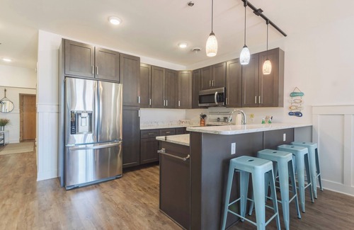 South Haven Condo | Ground Floor Getaway- Year round indoor/outdoor pool close to town and beach!