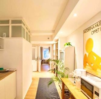 Westend Apartment | Ground Floor in Villa in Charlottenburg Garden View