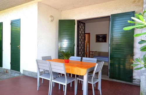 Lido delle Nazioni House | Ground floor villa surrounded by greenery with corner garden and parking space