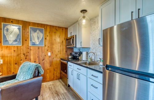 Edgewater Shores Cottage | Ground-Level Beachside Home with Stunning Ocean Views - Dog-Friendly