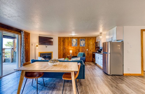 Edgewater Shores Cottage | Ground-Level Beachside Home with Stunning Ocean Views - Dog-Friendly