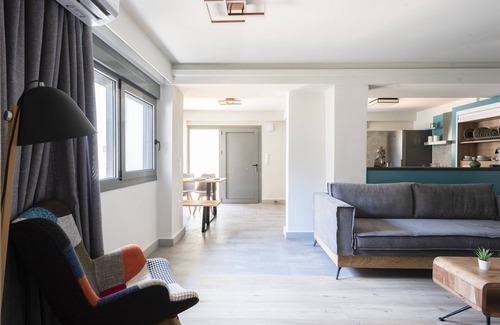 Kalamata House | GroundFloor Apartment w/Smallyard in the ❤ of Kalamata