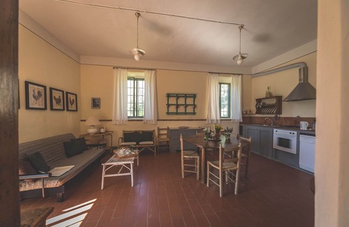 Bucine Other | Groundfloor apt with al fresco dining, shared pool & wi-fi on awarded winery.