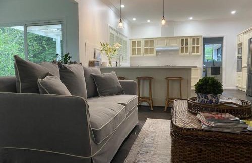 Robertson House | Grounds of Robertson. Stylish and Exclusive.