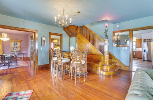 Mount Horeb House | Group Getaway: Luxe Farmhouse in Mt Horeb!