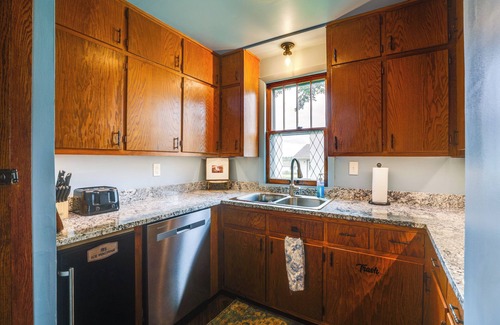 Mount Horeb House | Group Getaway: Luxe Farmhouse in Mt Horeb!