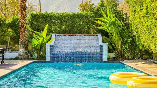 Racquet Club West House | Group Paradise! Palm Springs Villa with Pool, Casita & Mountain Views - Seasonal Special Offer