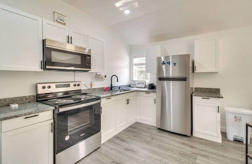 Grove Cottage | Grove Cabin - Walk to Grand Lake o' the Cherokees!