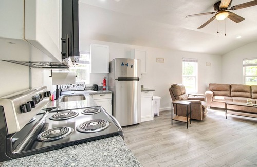 Grove Cottage | Grove Cabin - Walk to Grand Lake o' the Cherokees!