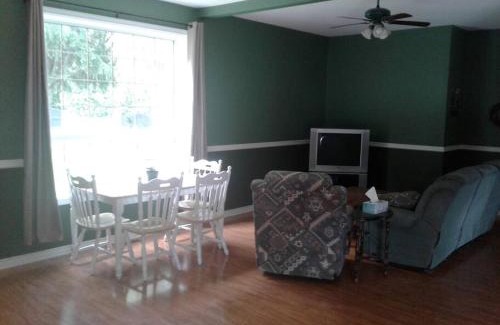 Okanagan-Similkameen House | Grumpy's Suite by the Lake