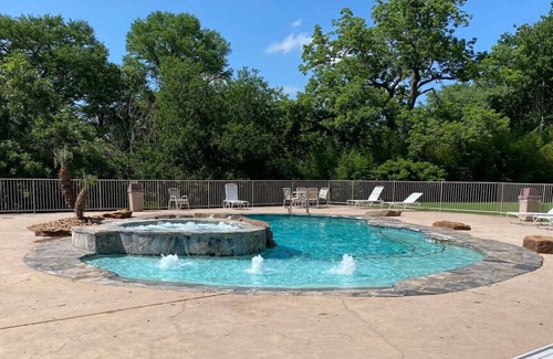 New Braunfels Condo | Guadalupe Dew Drop Inn |Pools | Monthly Discounts