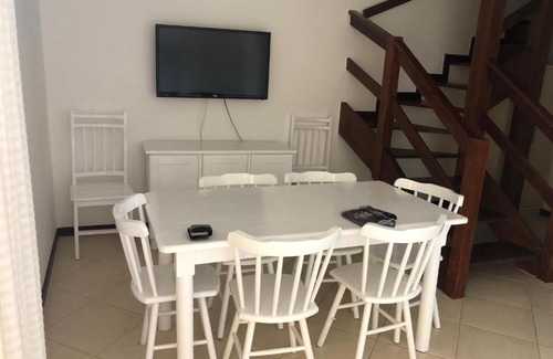 Guarajuba House | Guarajuba - BA - Confortável casa com 3 quartos, 2 suites