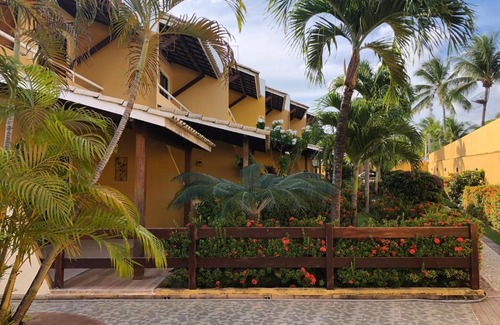 Guarajuba House | Guarajuba - BA - Confortável casa com 3 quartos, 2 suites