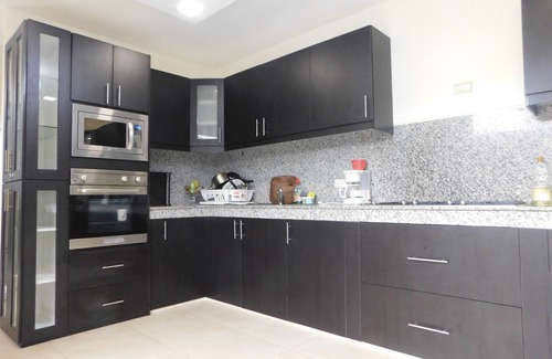 Guayaquil House | Guayaquil Casa Amplia en Sector Privado muy Seguro y Comercial, Villa 4 Bedroom