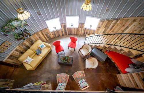 Mount Sterling Bed & Breakfast | Guest Grain Bin Foghorn Leghorn sleeps 8