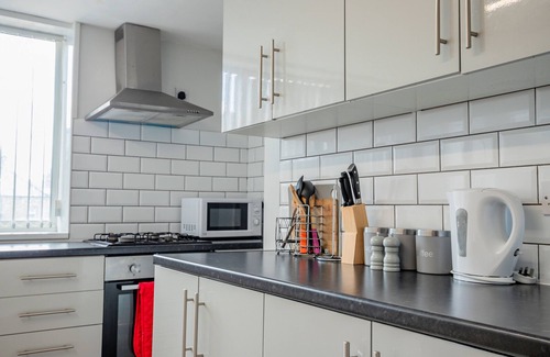 Bradford House | Guest Homes | Beautiful 5 bed in Bradford