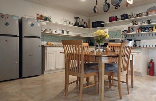 Leeward Settlement House | Guest House 2 bedrooms & 2 baths near Grace Bay Beach & Long Bay Beach.