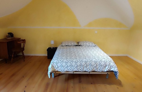 Plevin House | Guest House 'Chambre Double Chez Alex Et Michel' with Shared Terrace, Garden and Wi-Fi