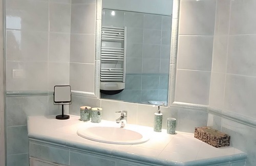 Plevin House | Guest House 'Chambre Double Chez Alex Et Michel' with Shared Terrace, Garden and Wi-Fi