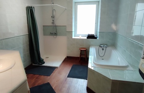 Plevin House | Guest House 'Chambre Double Chez Alex Et Michel' with Shared Terrace, Garden and Wi-Fi