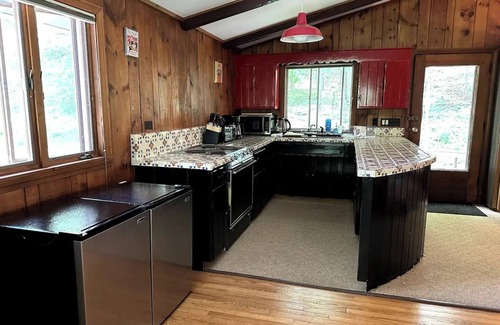Gaylordsville House | Guest House in the Trees w/Pool & Tennis