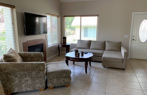 Colton House | Guest house pool near Loma Linda hospital