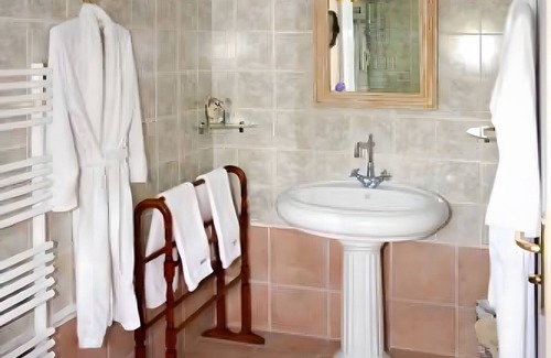 Pont-Melvez Bed & Breakfast | Guest House 'Suite Supérieur' with Private Terrace, Shared Garden and Wi-Fi