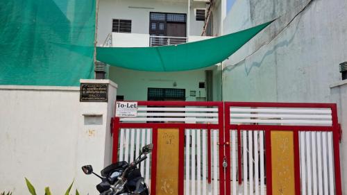 Jaipur House | Guest House with 1 room with kitchen counter
