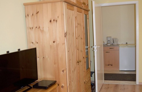 Puttgarden Apartment | Guest room with kitchen and bathroom for 2-4 people near the beach.