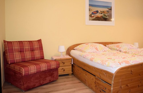 Puttgarden Apartment | Guest room with kitchen and bathroom for 2-4 people near the beach.