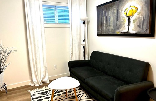 West Edmonton Apartment | Guest Suite in West Edmonton I WEM 10 Minutes I Rivercree Casino 3 Minutes