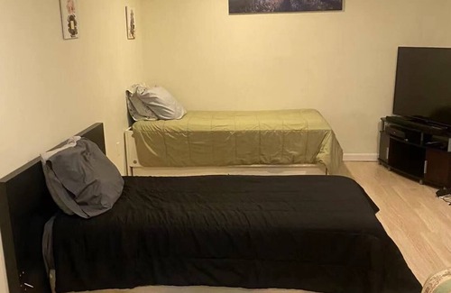 Hanover House | Guest suite with a private bathroom and entrance near Dartmouth