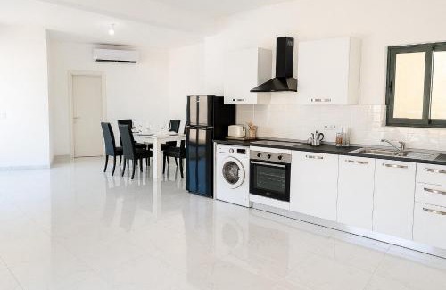 Marsalforn Apartment | GuestHost - Penthouse with Jacuzzi in Gozo Island!