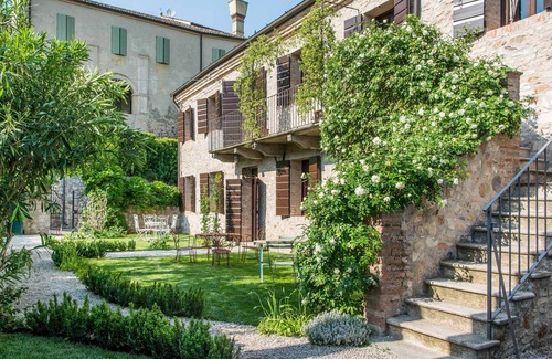 Arqua Petrarca Apartment | Guesthouse of a Castle with heated pool