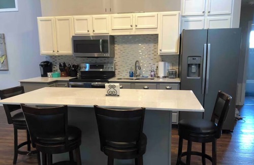 Lone Oak Apartment | Guesthouse on the Lake - Pool with Waterslide