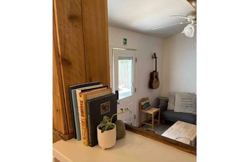Rio Vista House | Guesthouse w/ Kitchen Near River / Downtown / TXST