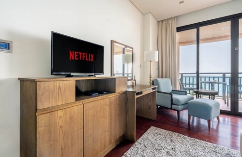 Palm Jumeirah Apartment | GuestReady - A Glimpse of Burj Al Arab