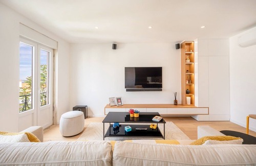 Santa Engracia Apartment | GuestReady - Lush atmosphere in Lisbon