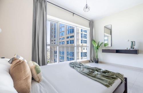 Jumeirah Lake Towers Apartment | GuestReady - Luxe Studio with JLT Park View