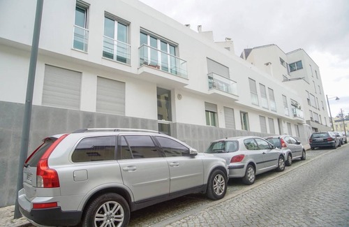 Linda-a-Velha Apartment | GuestReady - Spacious and Modern Studio in Belém!