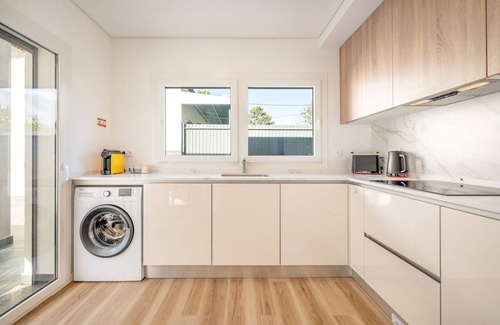 Charneca de Caparica e Sobreda Apartment | GuestReady - Striking Hideaway in Almada