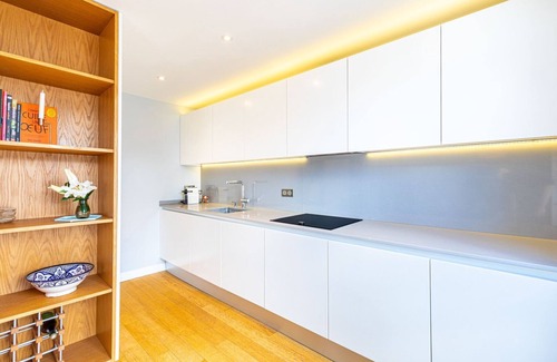 Porte-Saint-Martin Apartment | GuestReady - Vibrant and retro at République
