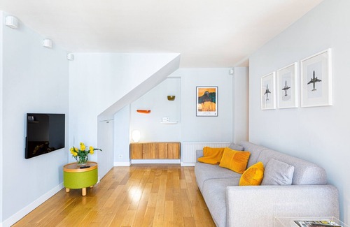 Porte-Saint-Martin Apartment | GuestReady - Vibrant and retro at République