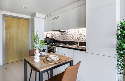 Business Bay Apartment | GuestReady - World-Class Luxury | Aykon Tower