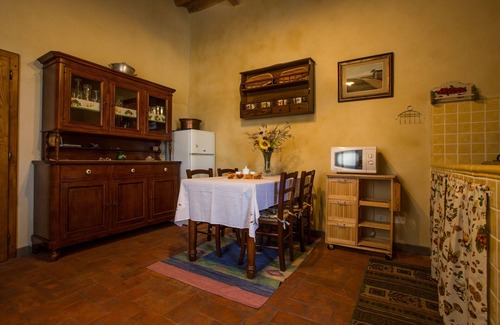 Lorenzana House | Guests of the Borgo - Casa di Fausta Albergo diffuso