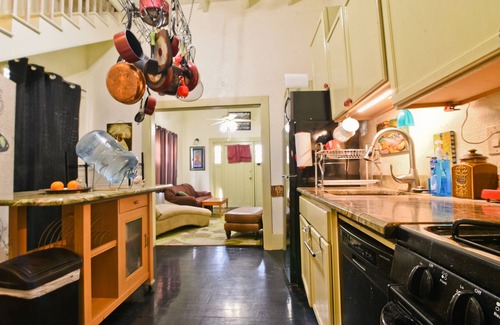 Algiers Point House | GUITAR HOUSE OF NEW ORLEANS - SAFE,QUITE - SUPER BOWL SPECIAL FEB, 9th 2025