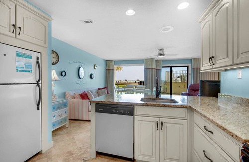 Fort Bay Condo | ☀️Gulf Front-Small Complex-Pool-Latitude 29 #4☀️